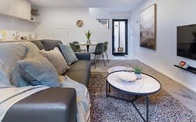 An Easy Walk To The Cbd - 2 Bed, 2 Bathroom